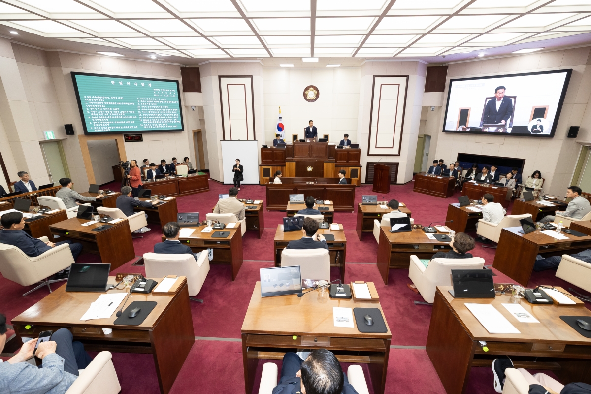 20250917-004[AMG_7899-제290회 임시회 제2차 본회의시 박교상 의장 회의주재.jpg