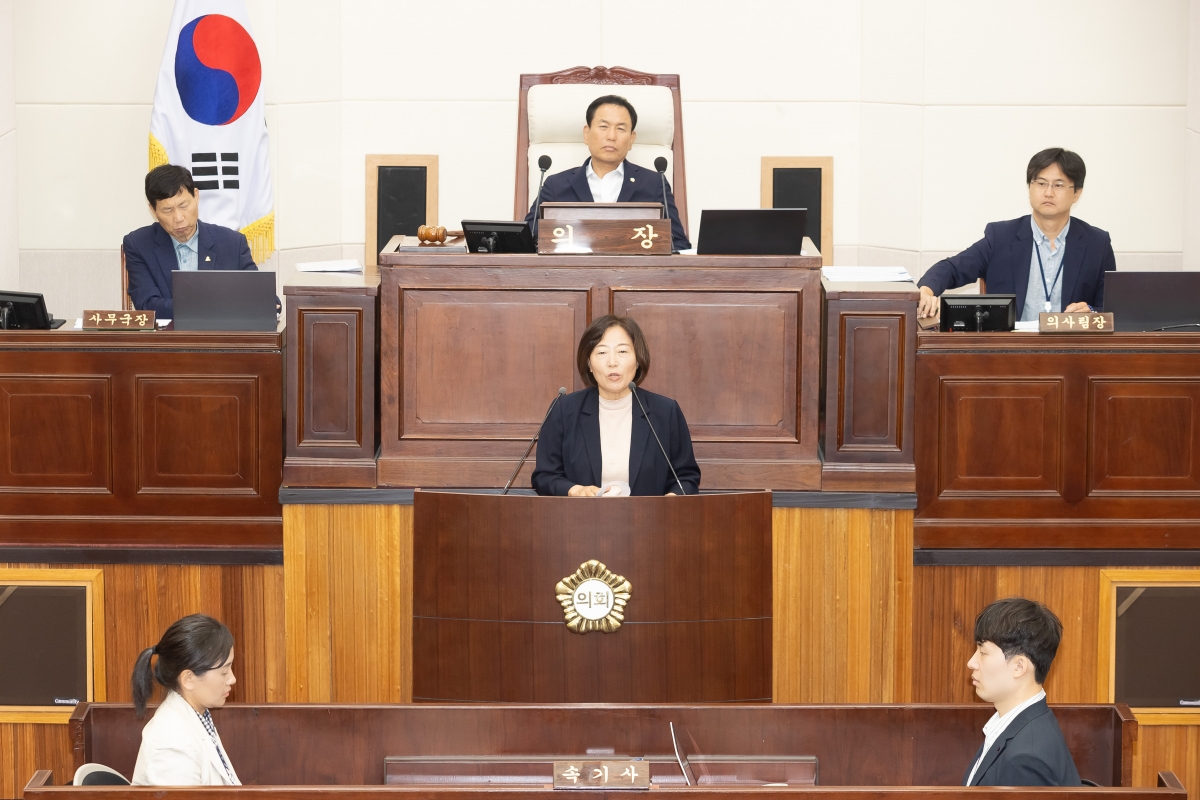 20250917-035[AMG_7959-제290회 임시회 제2차 본회의시 김춘남 구미현안해결을위한특별위원회 활동계획서 승인의 건 제안설명.jpg