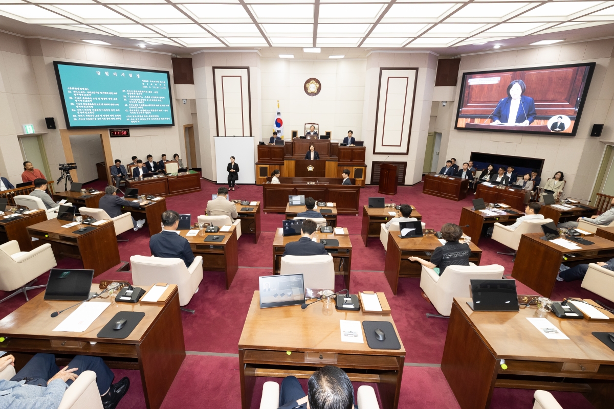 20250917-036[AMG_7962-제290회 임시회 제2차 본회의시 김춘남 구미현안해결을위한특별위원회 활동계획서 승인의 건 제안설명.jpg