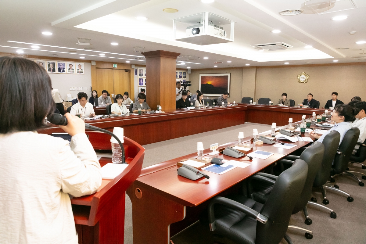 20250926-012[IMG_1900-의원연구단체 구미시 각종 위원회 실태 분석 연구회 소통간담회.jpg