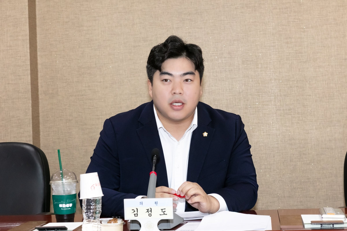 20250926-010[IMG_1879-의원연구단체 구미시 각종 위원회 실태 분석 연구회 소통간담회.jpg