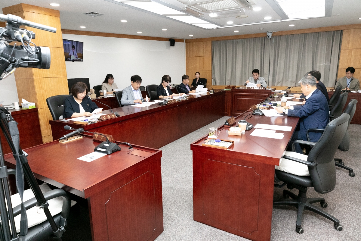 20250930-005[IMG_1951-페회중 의회운영위원회 활동.jpg
