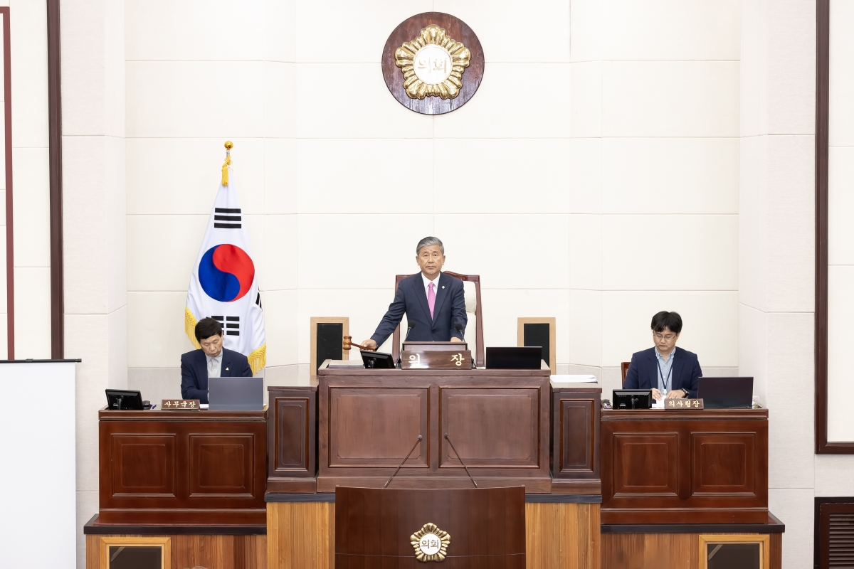 20251015-019[AMG_0333-제291회 임시회 제1차 본회의시 양진오 부의장 회의주재.jpg