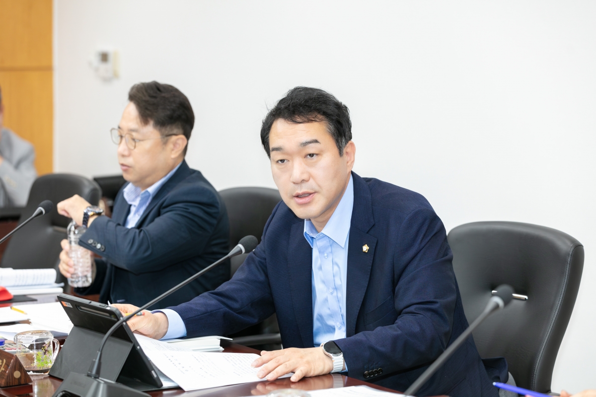 20251016-039[IMG_2197-제291회 임시회시 기획행정위원회 조례안 등 심사활동.jpg