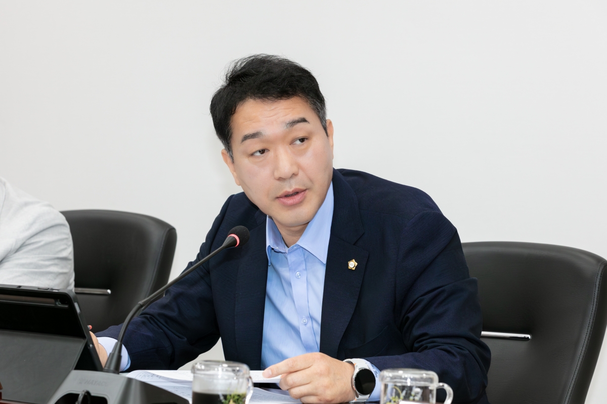 20251017-245[IMG_2274-제291 임시회시 기획행정위원회 조례안 등 심사활동.jpg