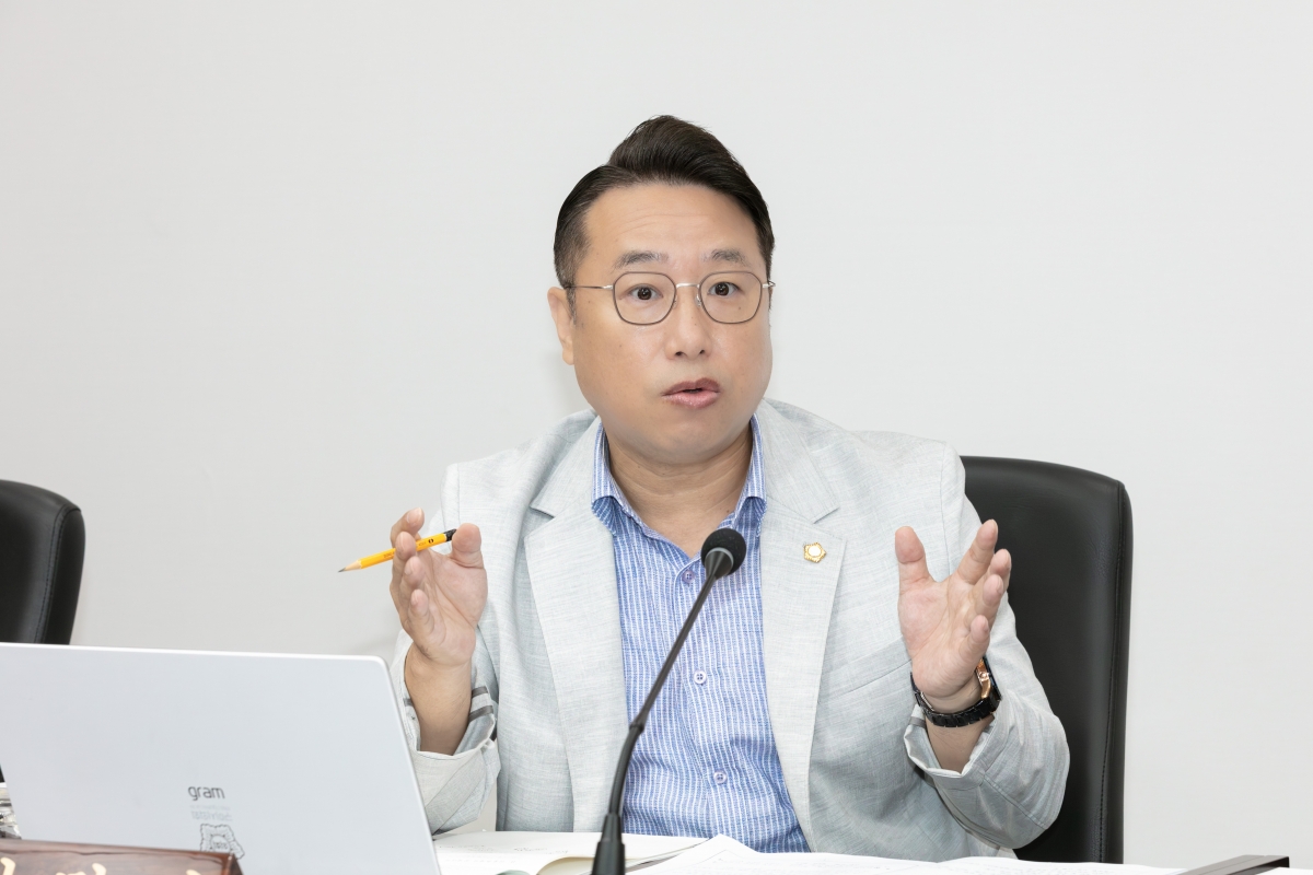 20251017-249[IMG_2300-제291 임시회시 기획행정위원회 조례안 등 심사활동.jpg