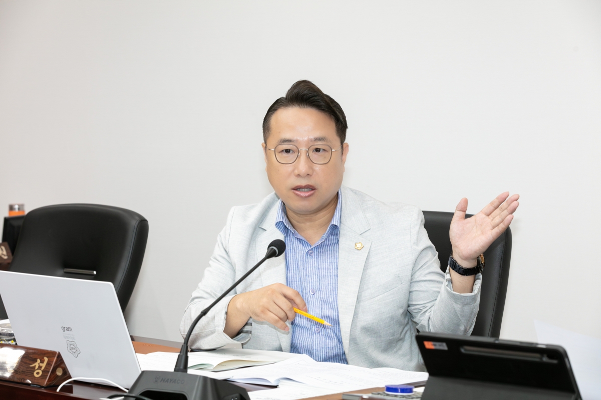 20251017-250[IMG_2301-제291 임시회시 기획행정위원회 조례안 등 심사활동.jpg