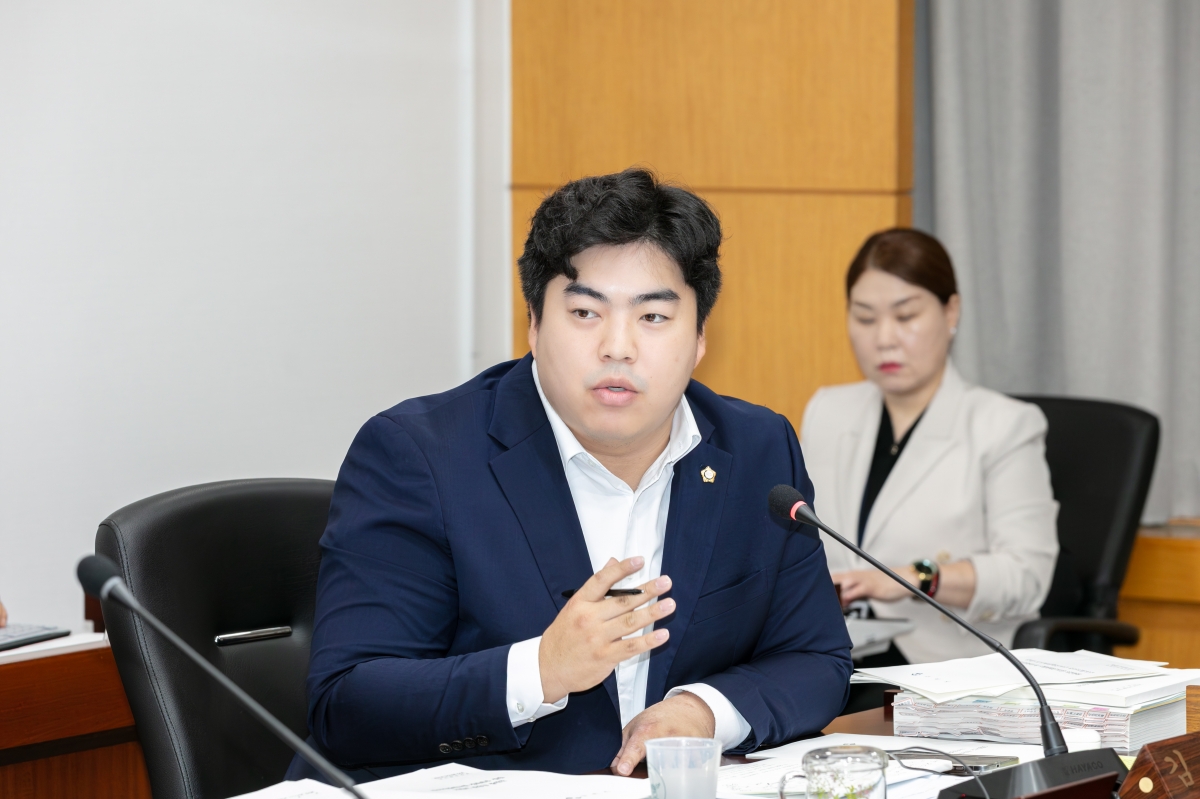 20251016-032[IMG_2169-제291회 임시회시 기획행정위원회 조례안 등 심사활동.jpg