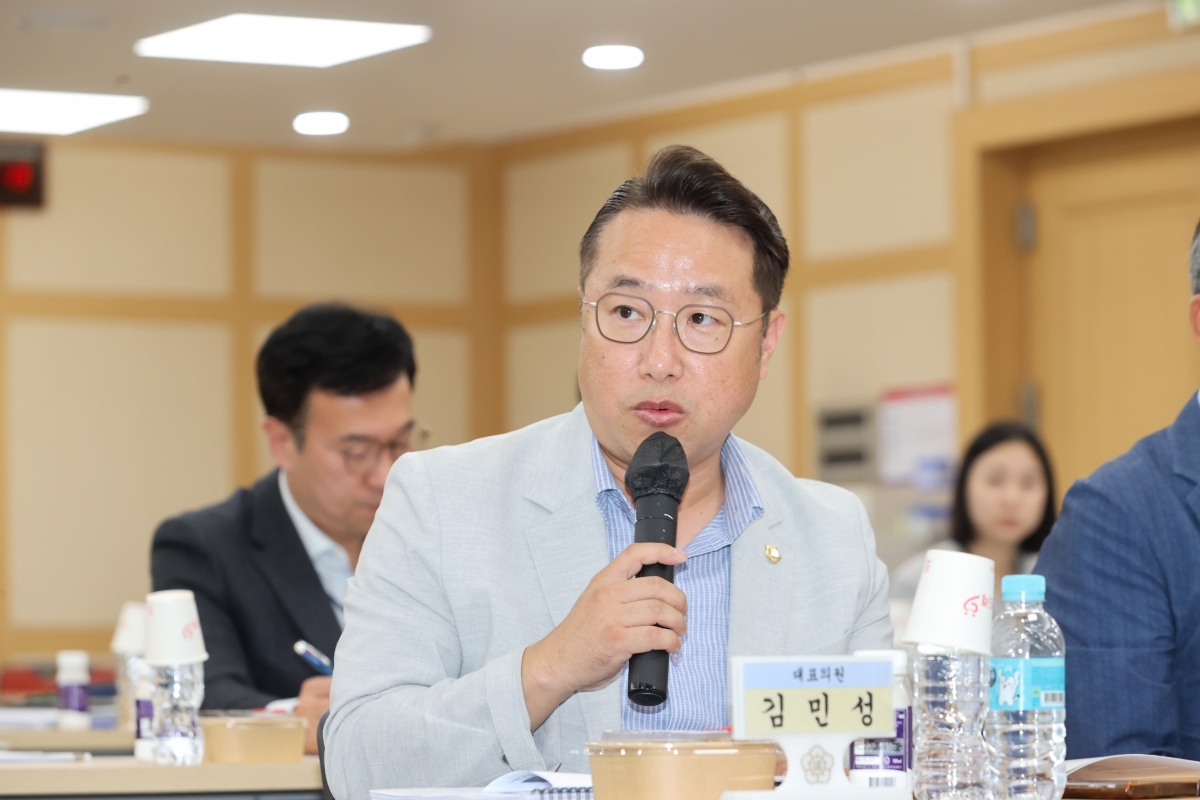 20251020-034[AMG_2025-1-의원연구단체 구미시 각종 위원회 실태분석연구회 최종보고회.JPG