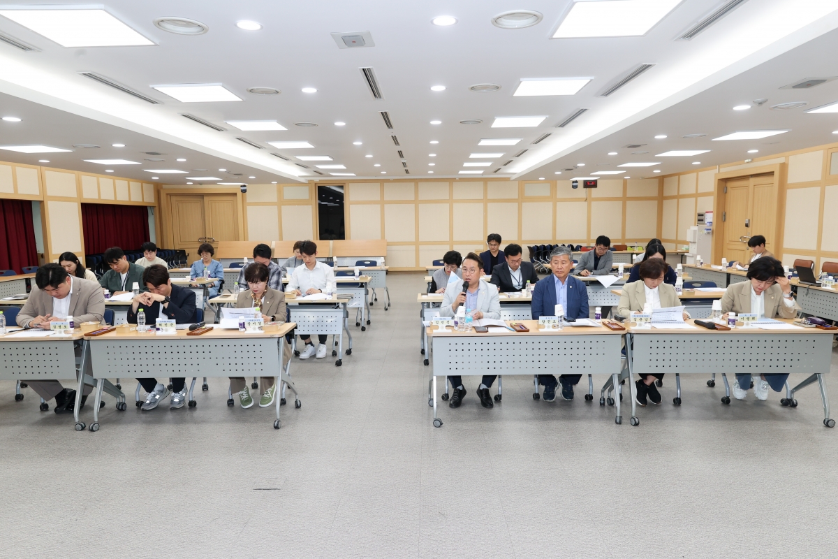 20251020-037[AMG_2033-1-의원연구단체 구미시 각종 위원회 실태분석연구회 최종보고회.JPG