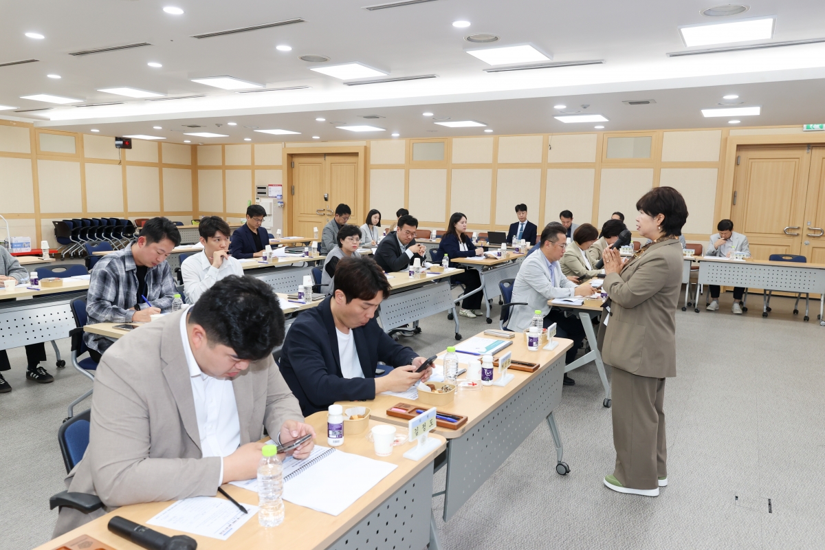 20251020-041[AMG_2040-1-의원연구단체 구미시 각종 위원회 실태분석연구회 최종보고회.JPG