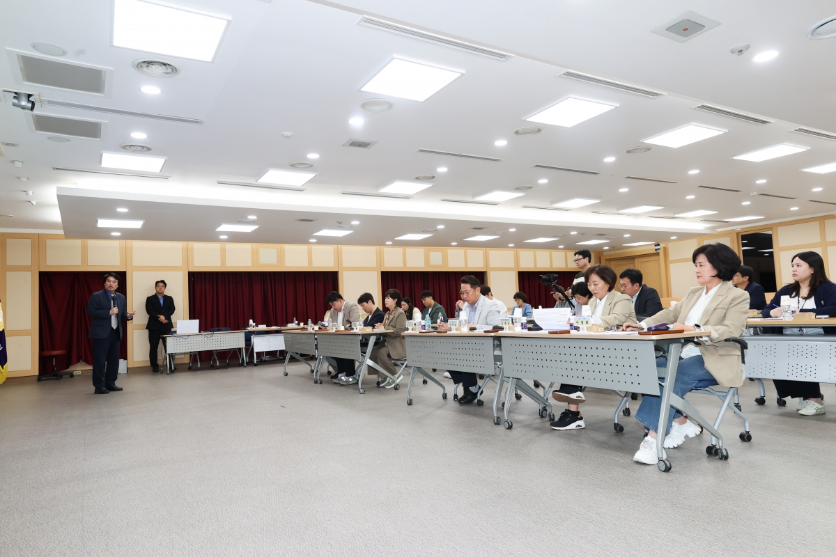 20251020-062[AMG_2105-1-의원연구단체 구미시 각종 위원회 실태분석연구회 최종보고회.JPG