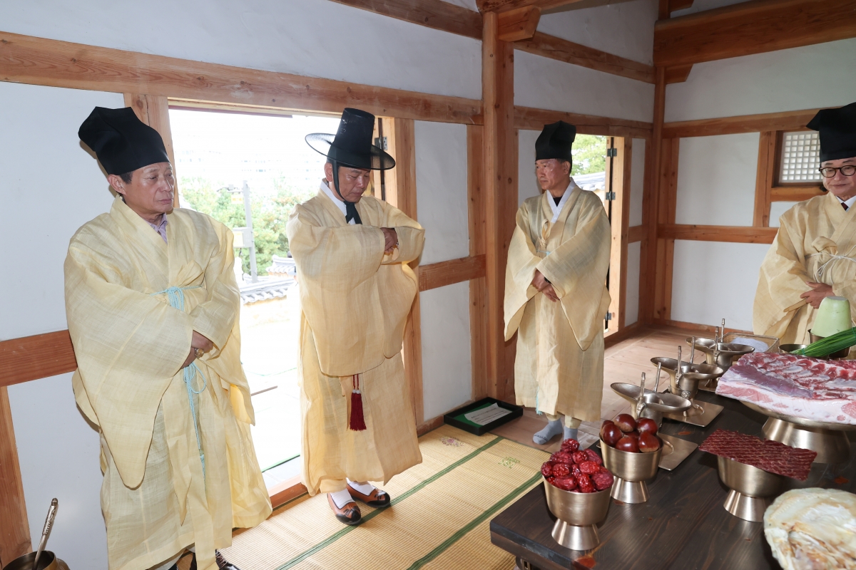 20251021-016[AMG_2146-1-왕산 허위 선생 순국 117주기 추모행사.JPG