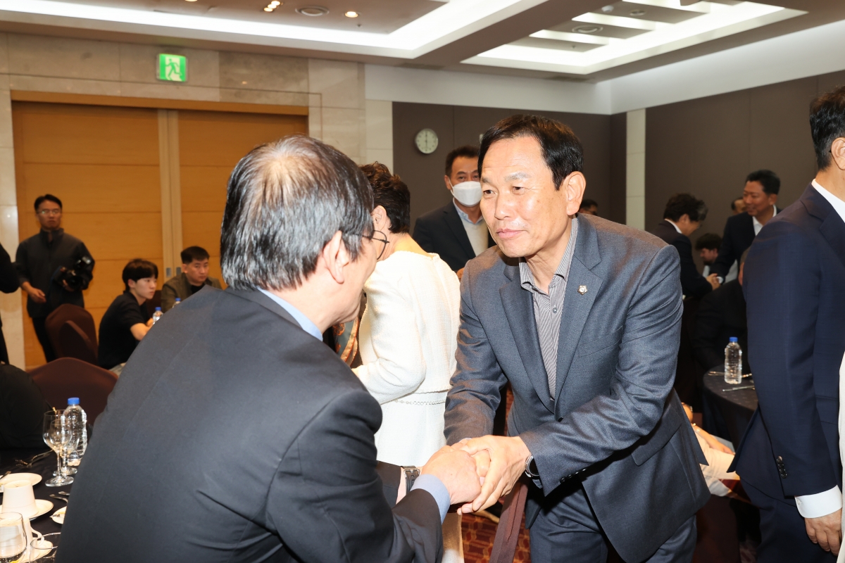 20251021-064[AMG_2317-1-왕산 허위 선생 해외후손 초청 환영 만찬.JPG