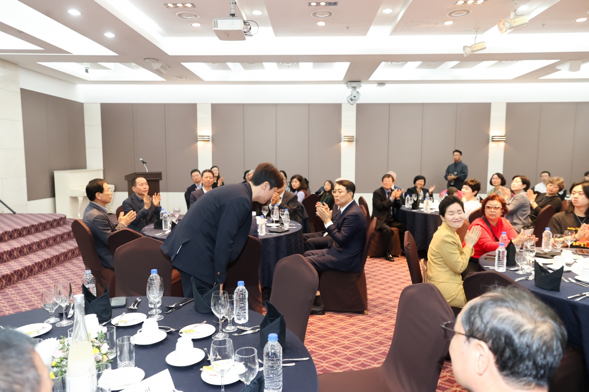 20251021-071[AMG_2337-1-왕산 허위 선생 해외후손 초청 환영 만찬.JPG