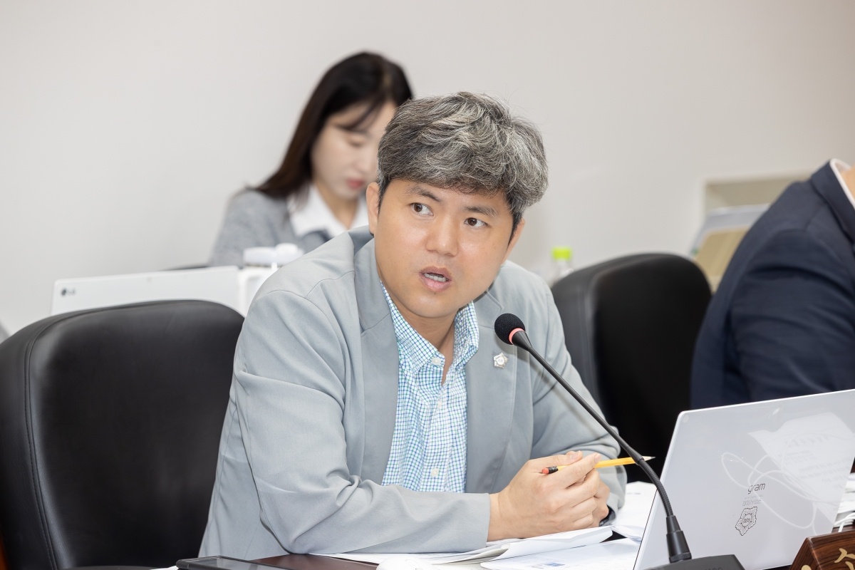 20251016-068[AMG_0612-제291회 임시회시 산업건설위원회 조례안 등 심사활동.jpg