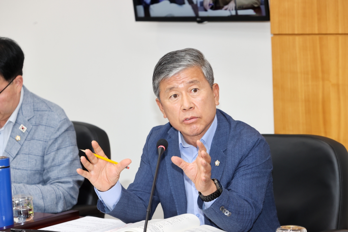 20251020-007[AMG_1951-1-제291회 임시회시 산업건설위원회 2026년도 주요업무계획안 청취활동.JPG