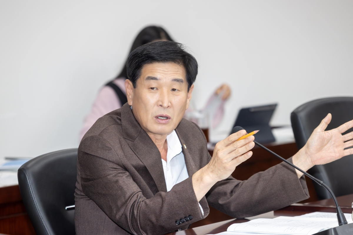 20251016-080[AMG_0494-제291회 임시회시 문화환경위원회 조례안 등 심사활동.jpg