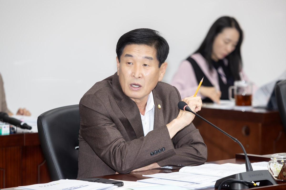 20251016-079[AMG_0486-제291회 임시회시 문화환경위원회 조례안 등 심사활동.jpg