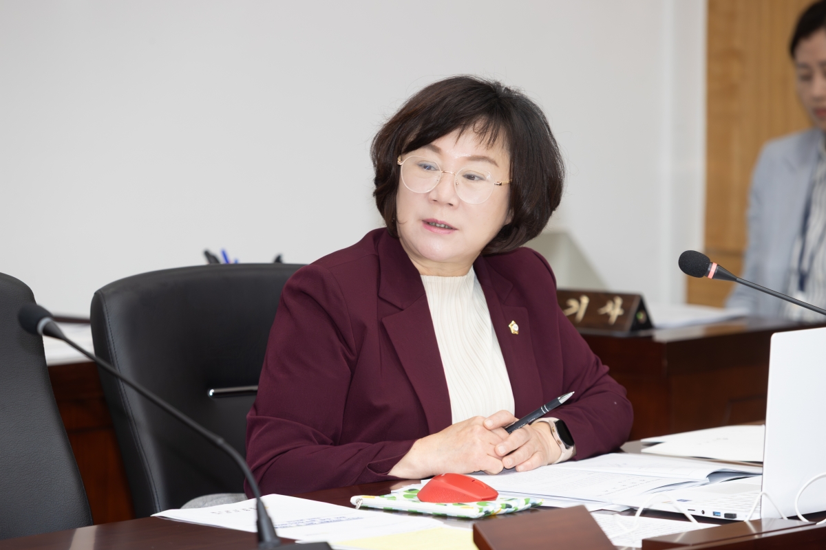 20251016-075[AMG_0468-제291회 임시회시 문화환경위원회 조례안 등 심사활동.jpg