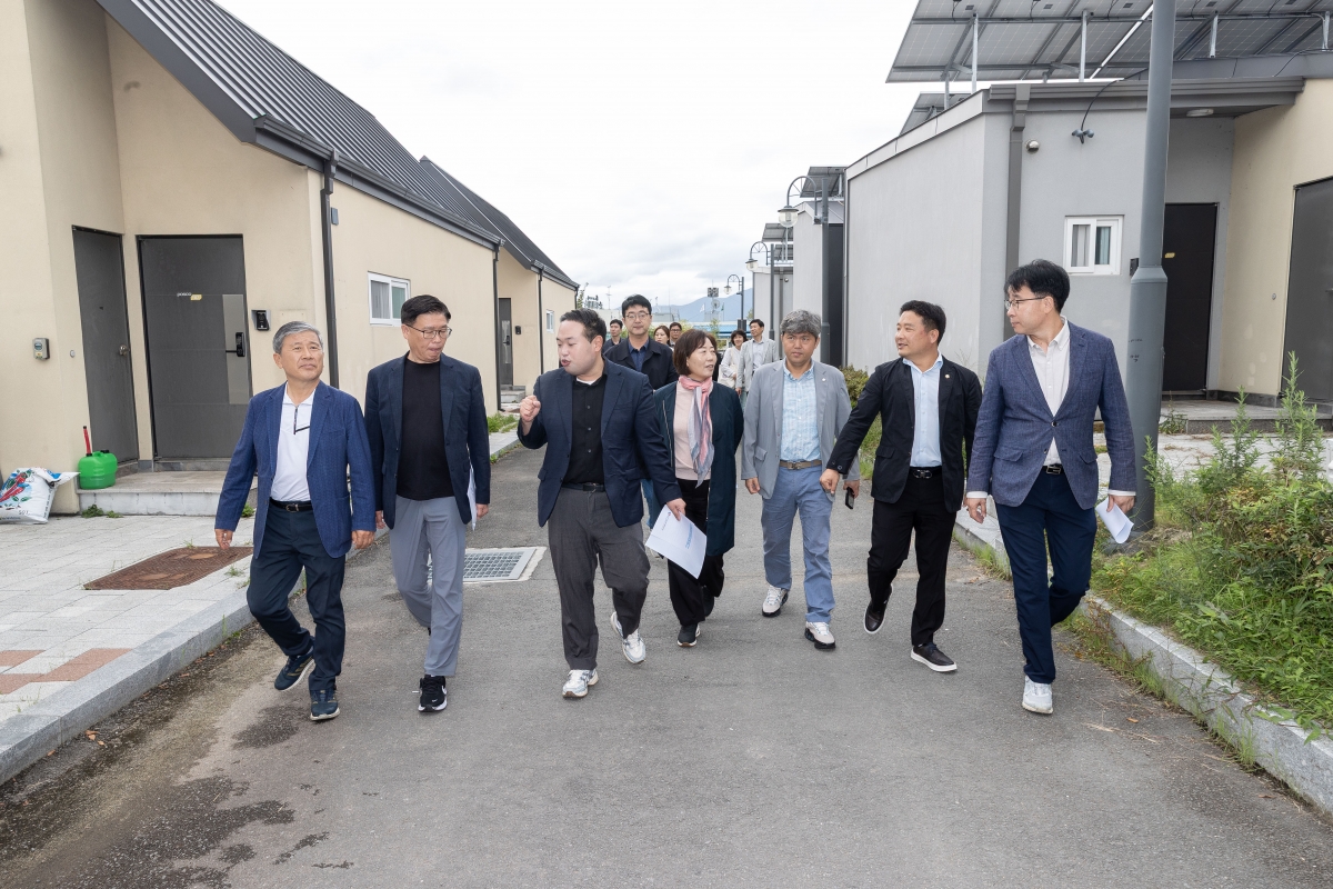 20251022-009[AMG_2462-의원연구단체 구미시 청년일자리 정책연구회 의성군 청년마을 공유주거지 현장방문.jpg
