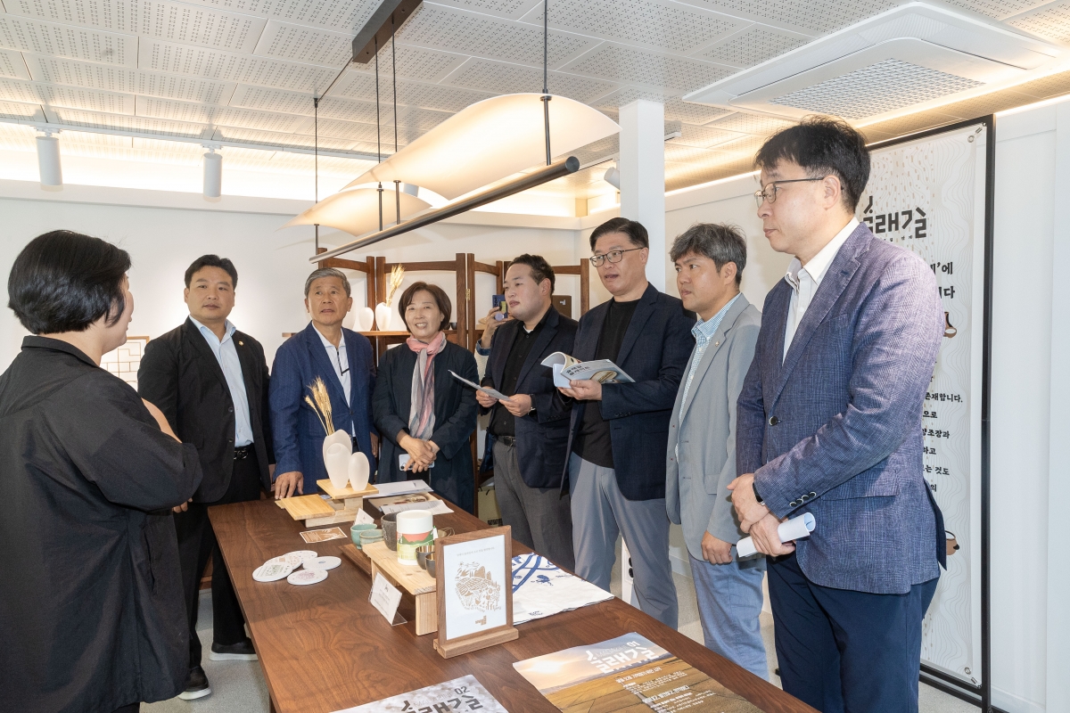 20251022-034[AMG_2534-의원연구단체 구미시 청년일자리 정책연구회 의성군 안계미술관 현장방문.jpg