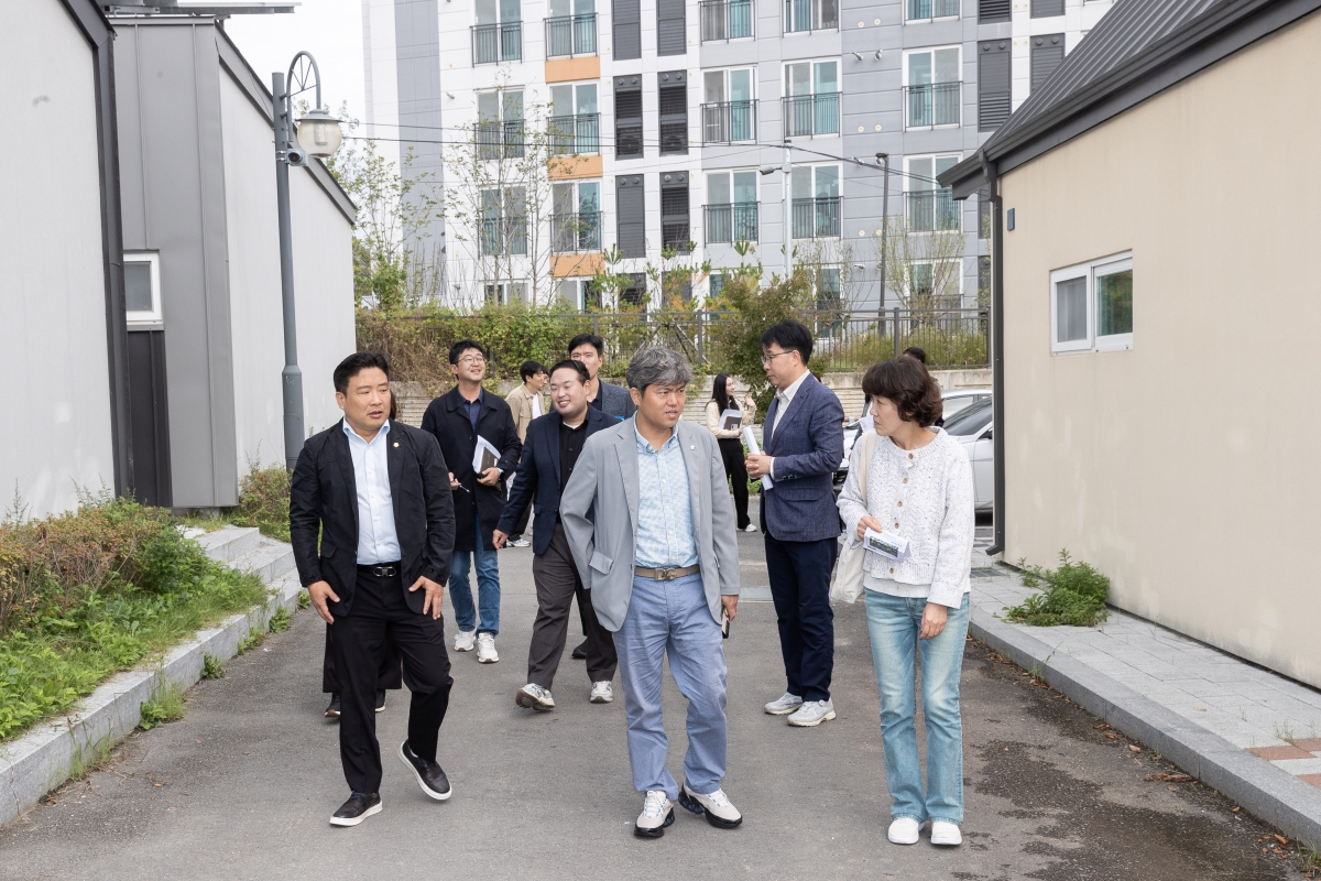 20251022-012[AMG_2473-의원연구단체 구미시 청년일자리 정책연구회 의성군 청년마을 공유주거지 현장방문.jpg