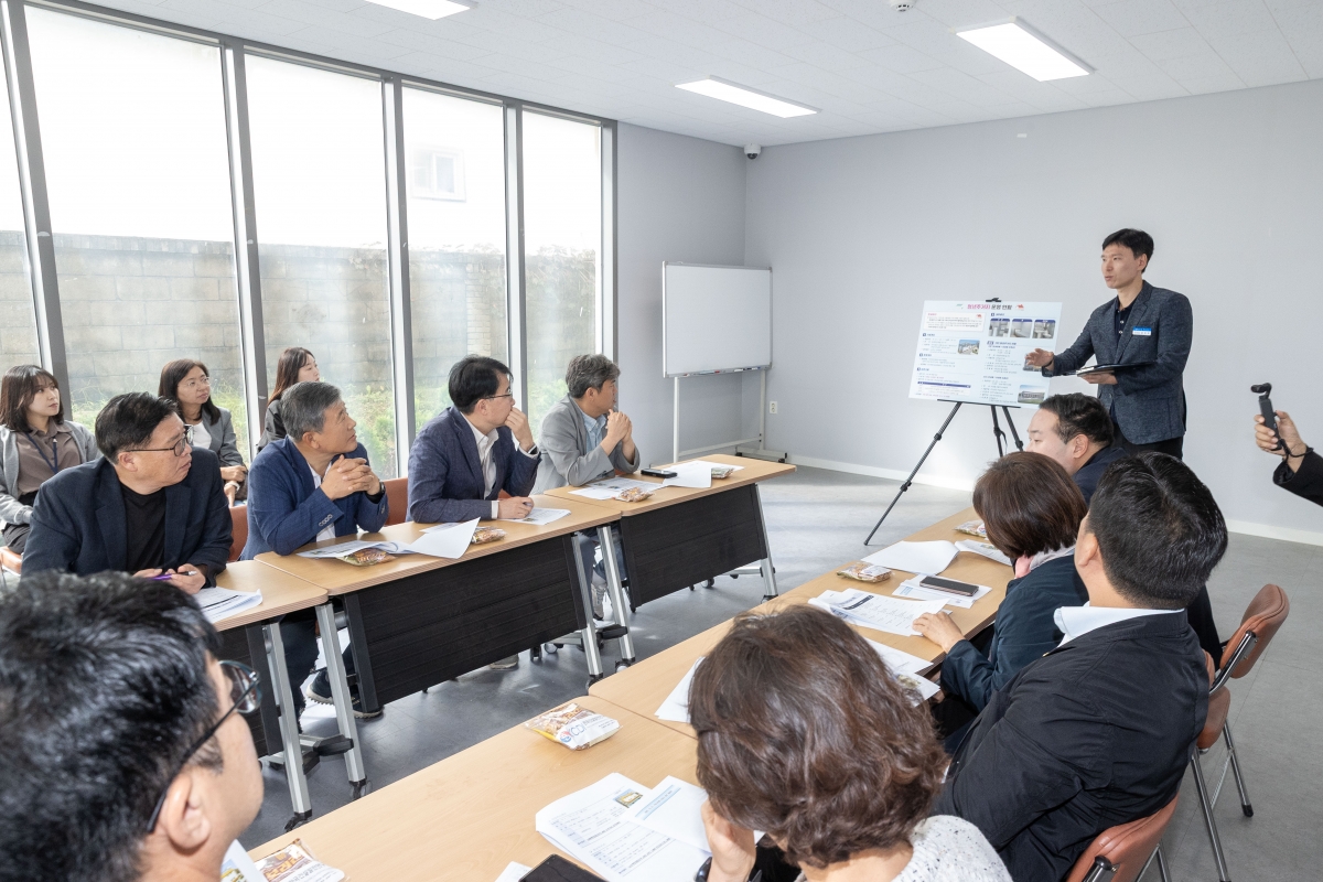 20251022-005[AMG_2442-의원연구단체 구미시 청년일자리 정책연구회 의성군 청년마을 공유주거지 현장방문.jpg