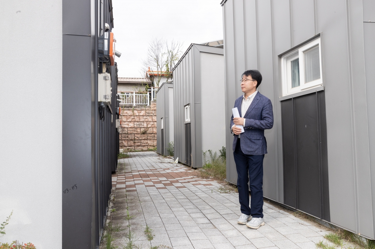 20251022-011[AMG_2469-의원연구단체 구미시 청년일자리 정책연구회 의성군 청년마을 공유주거지 현장방문.jpg