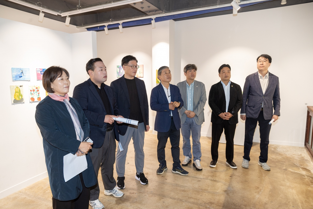 20251022-036[AMG_2540-의원연구단체 구미시 청년일자리 정책연구회 의성군 안계미술관 현장방문.jpg