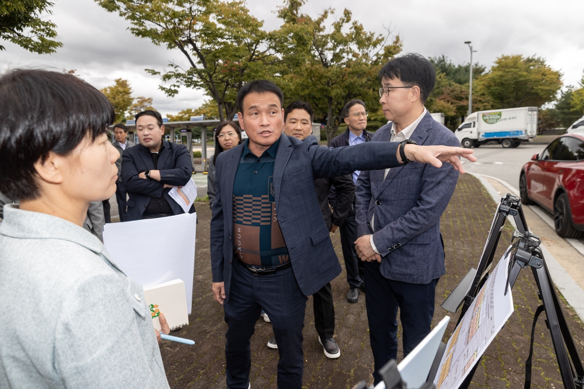 20251022-064[AMG_2617-제291 임시회시 산업건설위원회 구미시농산물도매시장 현장방문활동.jpg