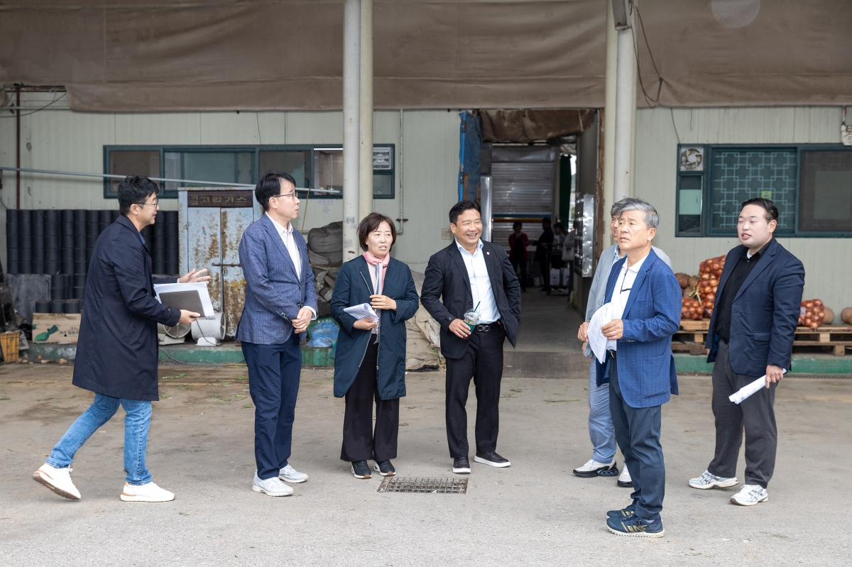 20251022-068[AMG_2626-제291 임시회시 산업건설위원회 구미시농산물도매시장 현장방문활동.jpg