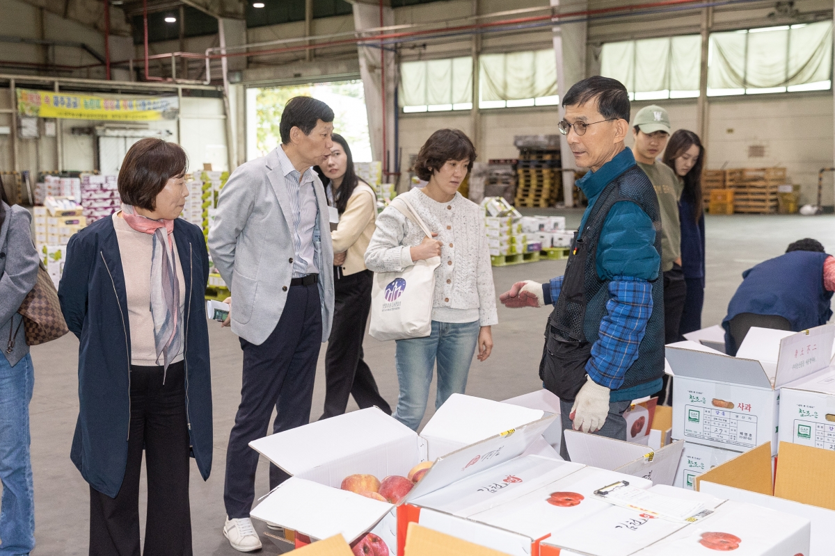 20251022-076[AMG_2651-제291 임시회시 산업건설위원회 구미시농산물도매시장 현장방문활동.jpg