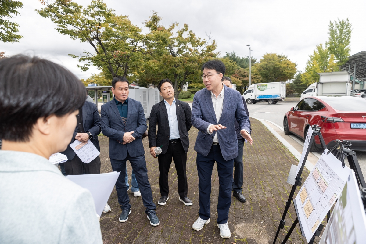 20251022-056[AMG_2592-제291 임시회시 산업건설위원회 구미시농산물도매시장 현장방문활동.jpg