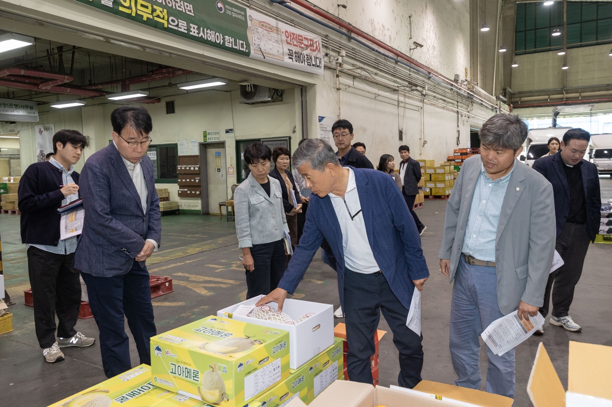 20251022-075[AMG_2648-제291 임시회시 산업건설위원회 구미시농산물도매시장 현장방문활동.jpg