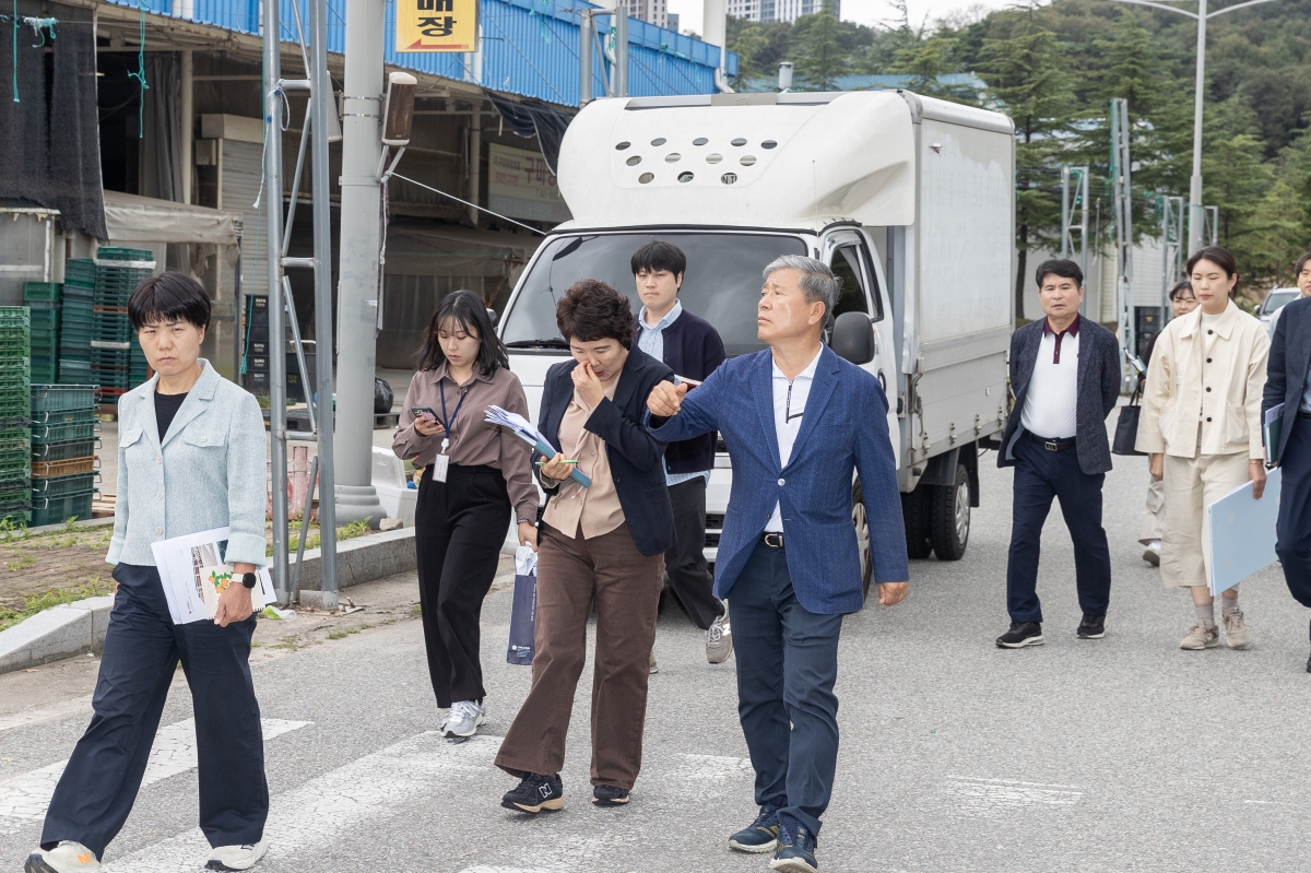 20251022-087[AMG_2675-제291 임시회시 산업건설위원회 구미시농산물도매시장 현장방문활동.jpg