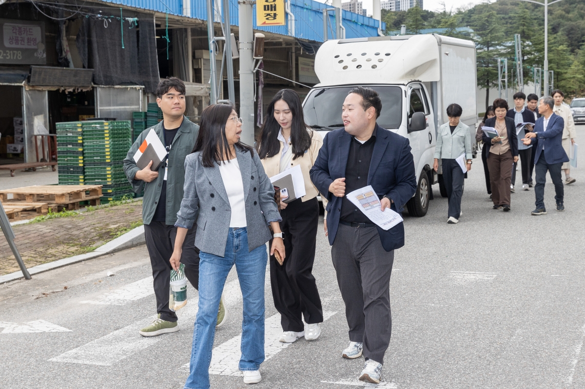 20251022-086[AMG_2673-제291 임시회시 산업건설위원회 구미시농산물도매시장 현장방문활동.jpg