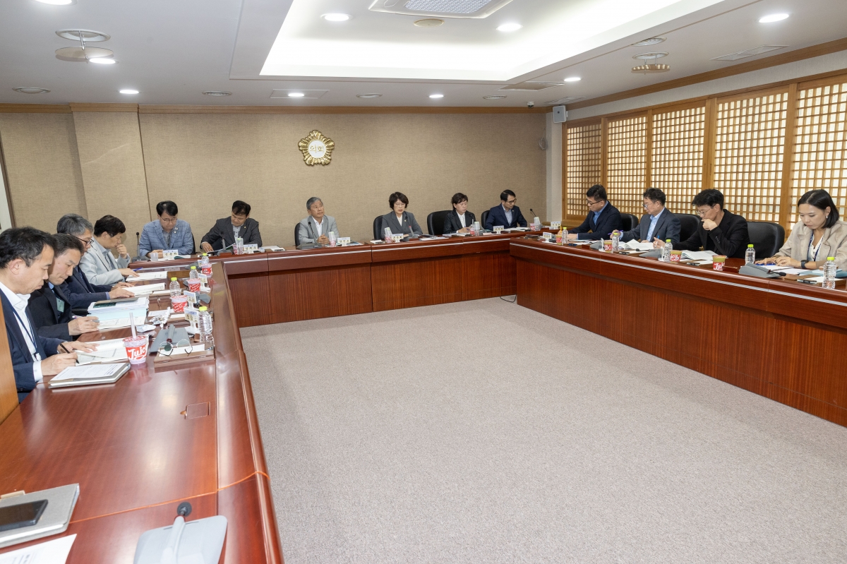 20251023-052[AMG_2842-의원연구단체 구미시 재정분석 연구회 최종보고회.jpg