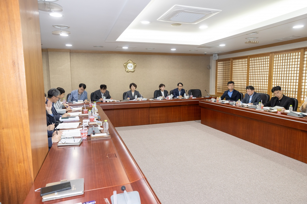 20251023-073[AMG_2922-의원연구단체 구미시 재정분석 연구회 최종보고회.jpg