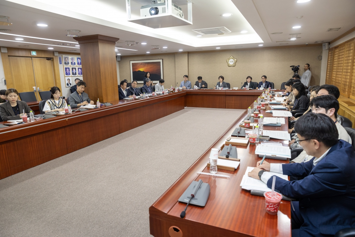 20251023-072[AMG_2920-의원연구단체 구미시 재정분석 연구회 최종보고회.jpg