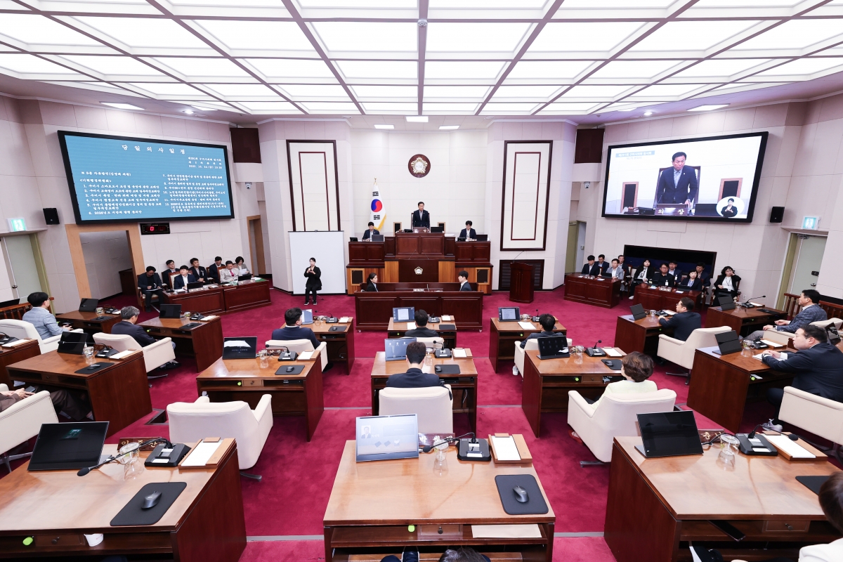 20251024-015[AMG_3025-1-제291회 임시회 제2차 본회의시 박교상 의장 회의주재.JPG