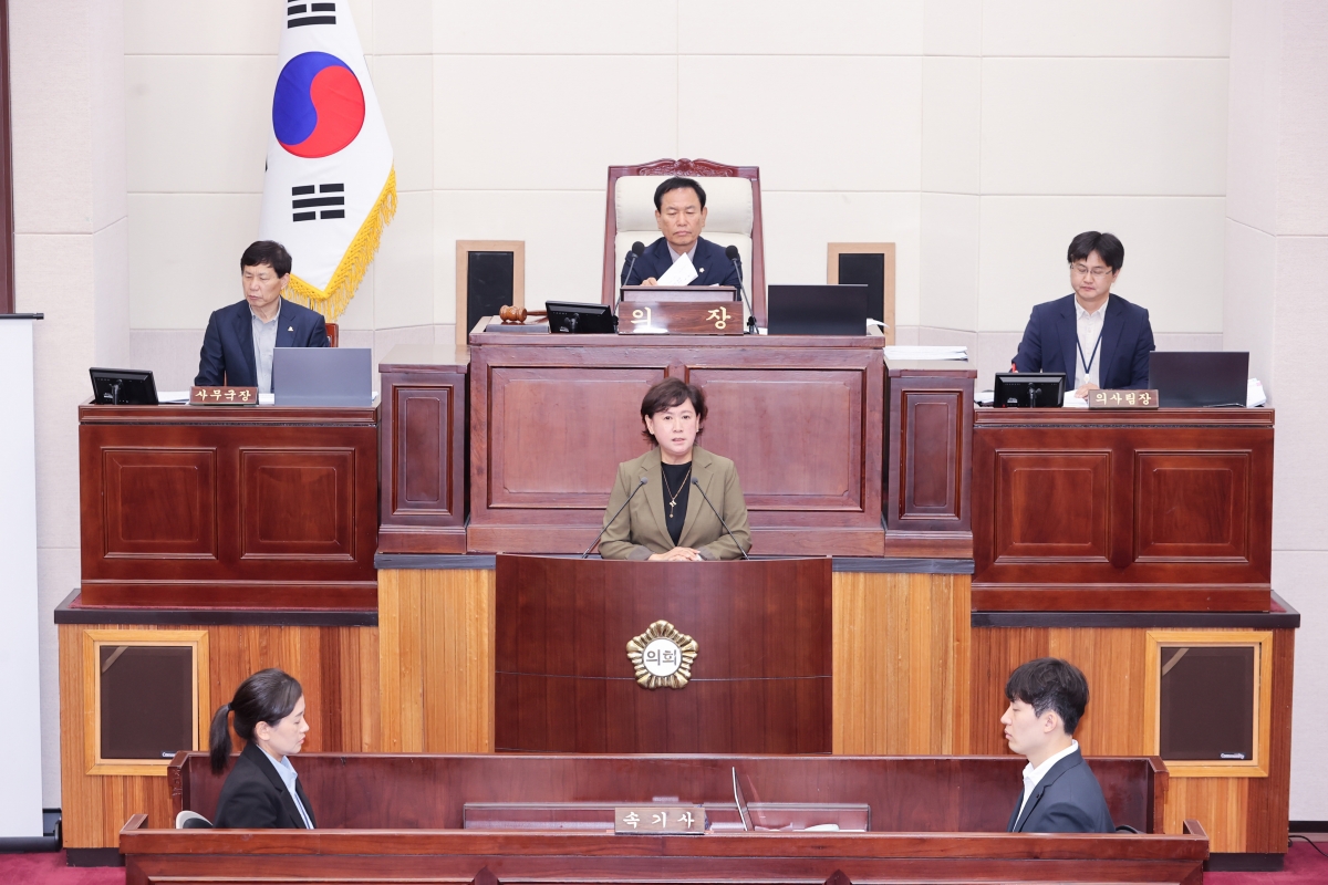 20251024-036[AMG_3038-1-제291회 임시회 제2차 본회의시 이지연 의원 2026년도 지방채 발행 동의안 건과 관련 반대토론.JPG