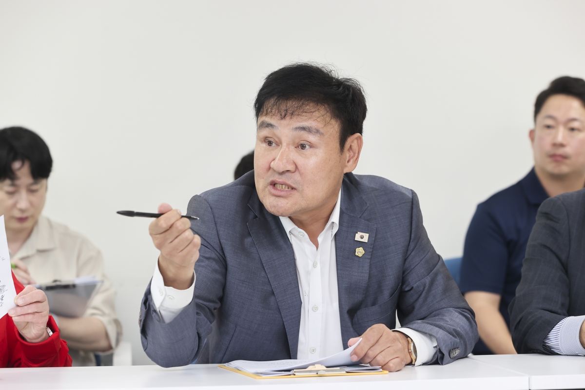 20251017-068[AMG_1090-1-제291회 임시회시 문화환경위원회 춘천시 송암스포츠타운 에어돔 현장방문.jpg