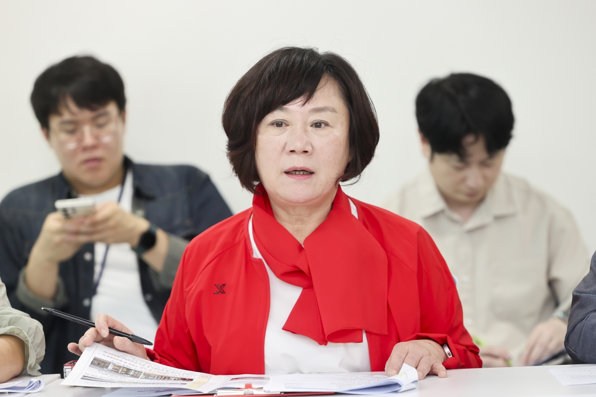 20251017-044[AMG_1049-1-제291회 임시회시 문화환경위원회 춘천시 송암스포츠타운 에어돔 현장방문.jpg