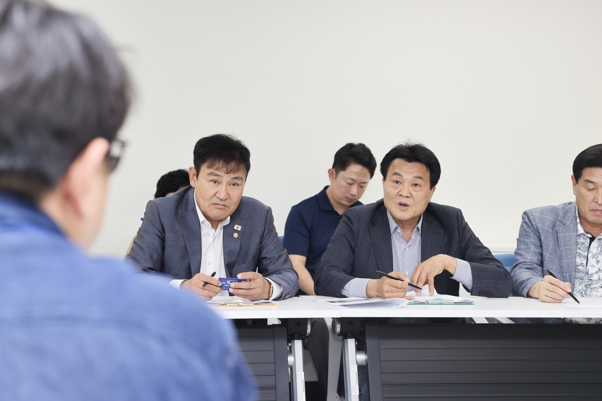 20251017-056[AMG_1072-1-제291회 임시회시 문화환경위원회 춘천시 송암스포츠타운 에어돔 현장방문.jpg