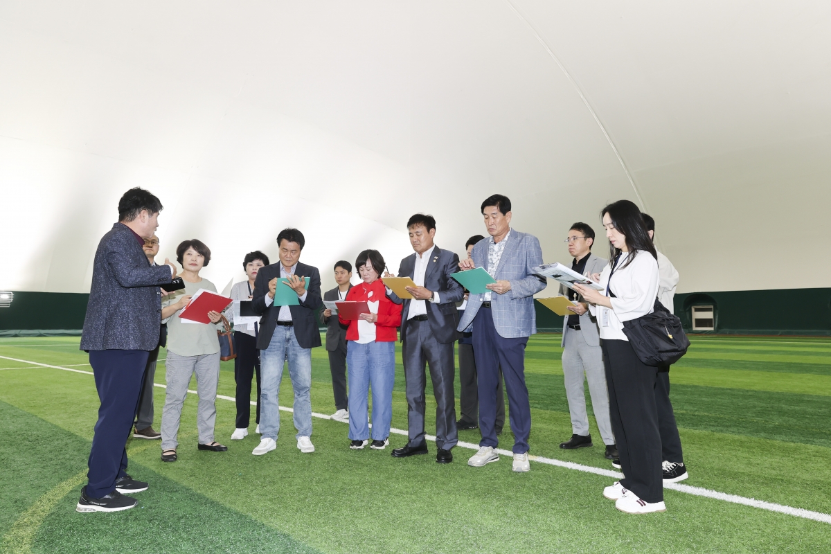 20251017-022[AMG_0997-1-제291회 임시회시 문화환경위원회 춘천시 송암스포츠타운 에어돔 현장방문.jpg