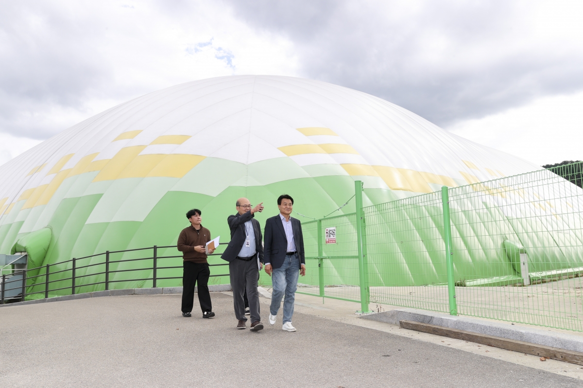 20251017-083[AMG_1129-1-제291회 임시회시 문화환경위원회 춘천시 송암스포츠타운 에어돔 현장방문.jpg