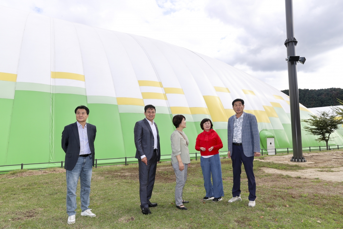 20251017-088[AMG_1136-1-제291회 임시회시 문화환경위원회 춘천시 송암스포츠타운 에어돔 현장방문.jpg