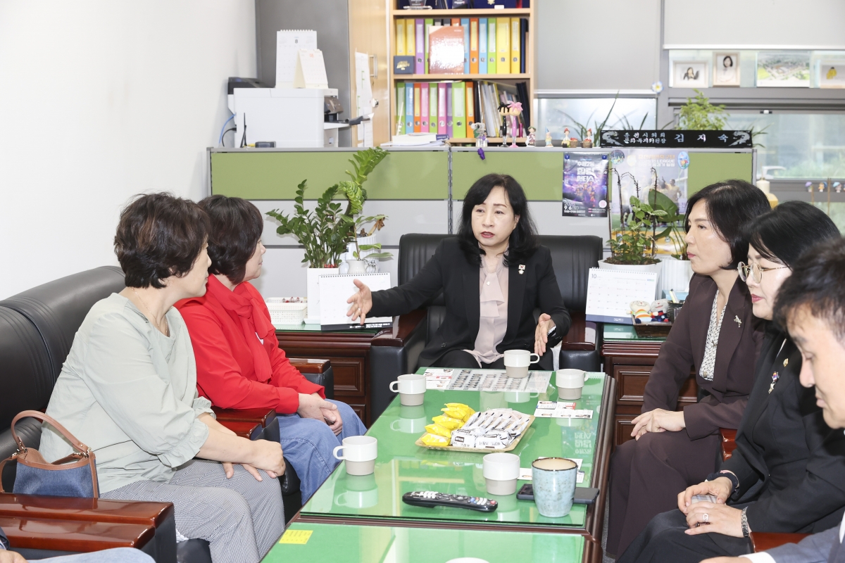 20251017-113[AMG_1212-1-제291회 임시회시 문화환경위원회 춘천시의회 방문.jpg