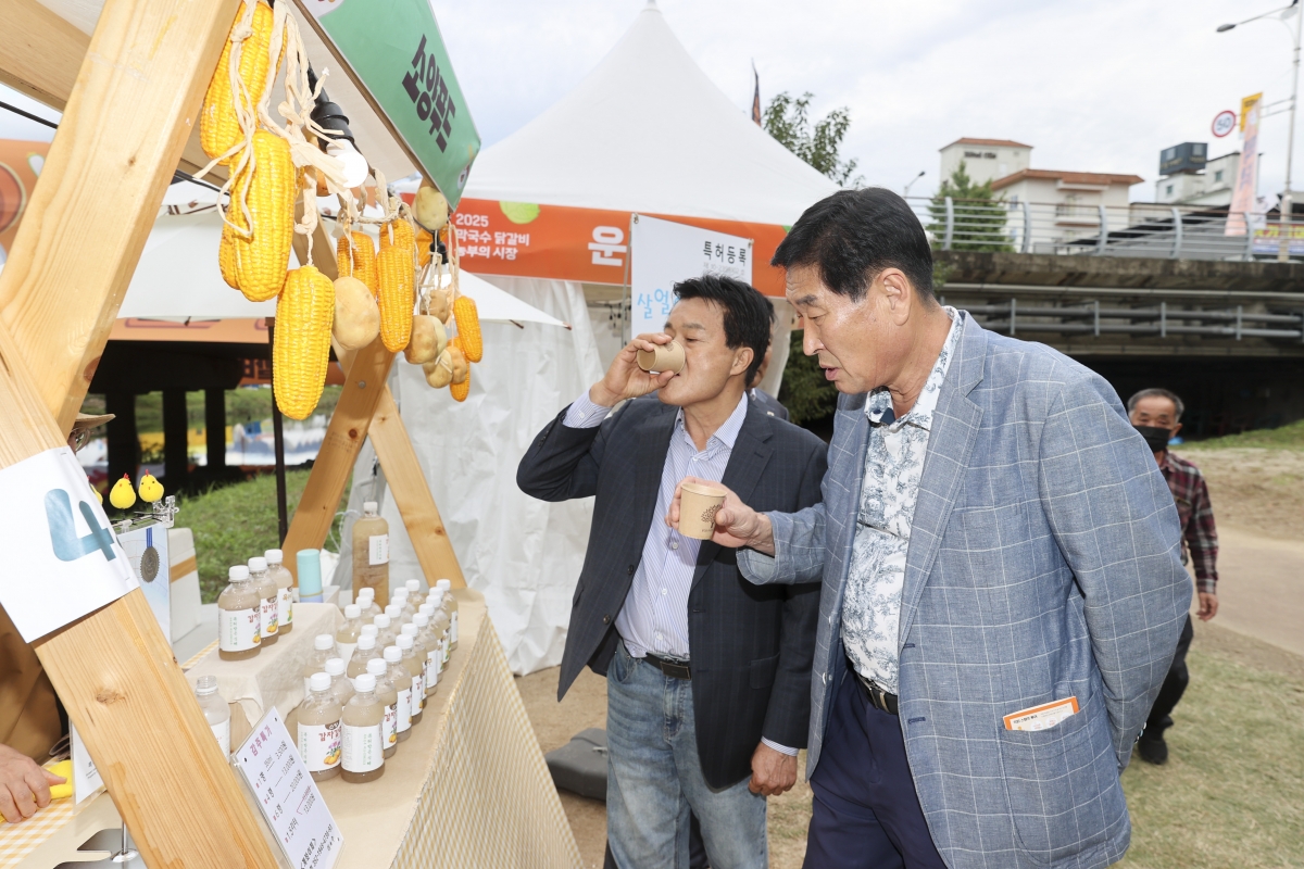 20251017-163[AMG_1356-1-의원연구단체 그린로컬 축제관광 연구회 춘천 막국수닭갈비 축제 행사장 방문.jpg